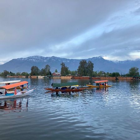 Houseboat Lily Of Nageen Srinagar  Exterior photo