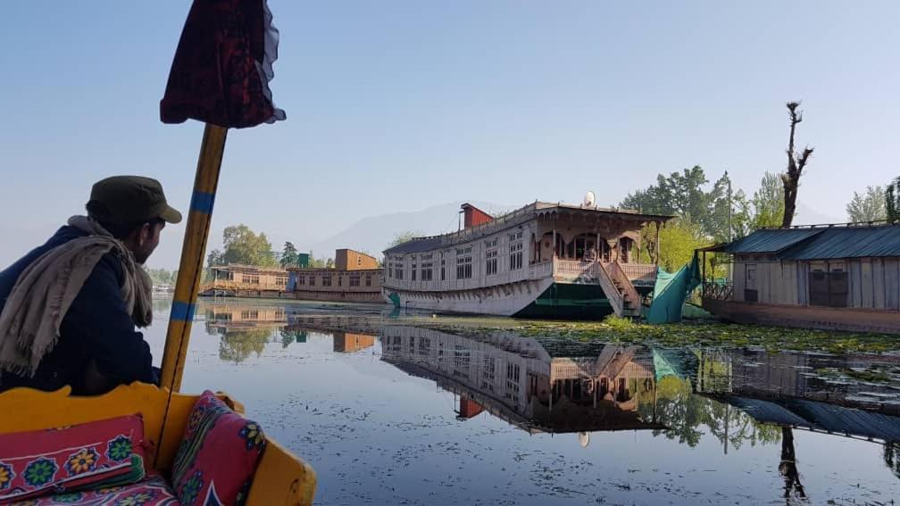Houseboat Lily Of Nageen Srinagar  Exterior photo