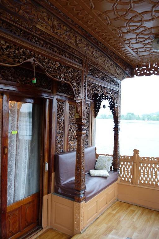 Houseboat Lily Of Nageen Srinagar  Exterior photo