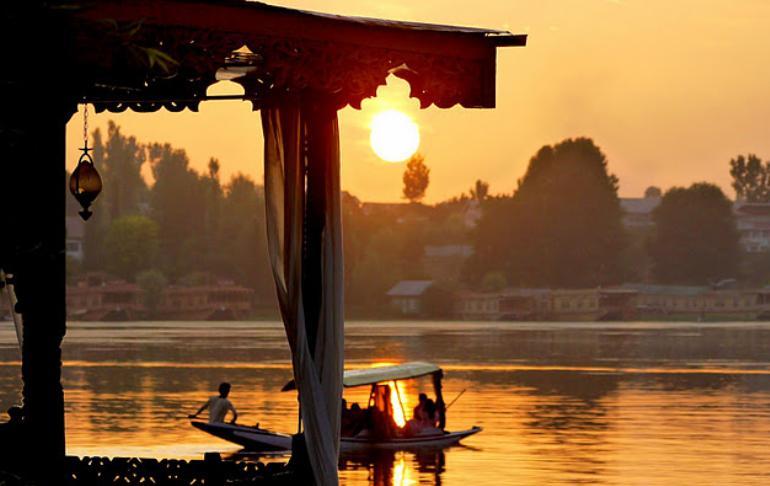 Houseboat Lily Of Nageen Srinagar  Exterior photo